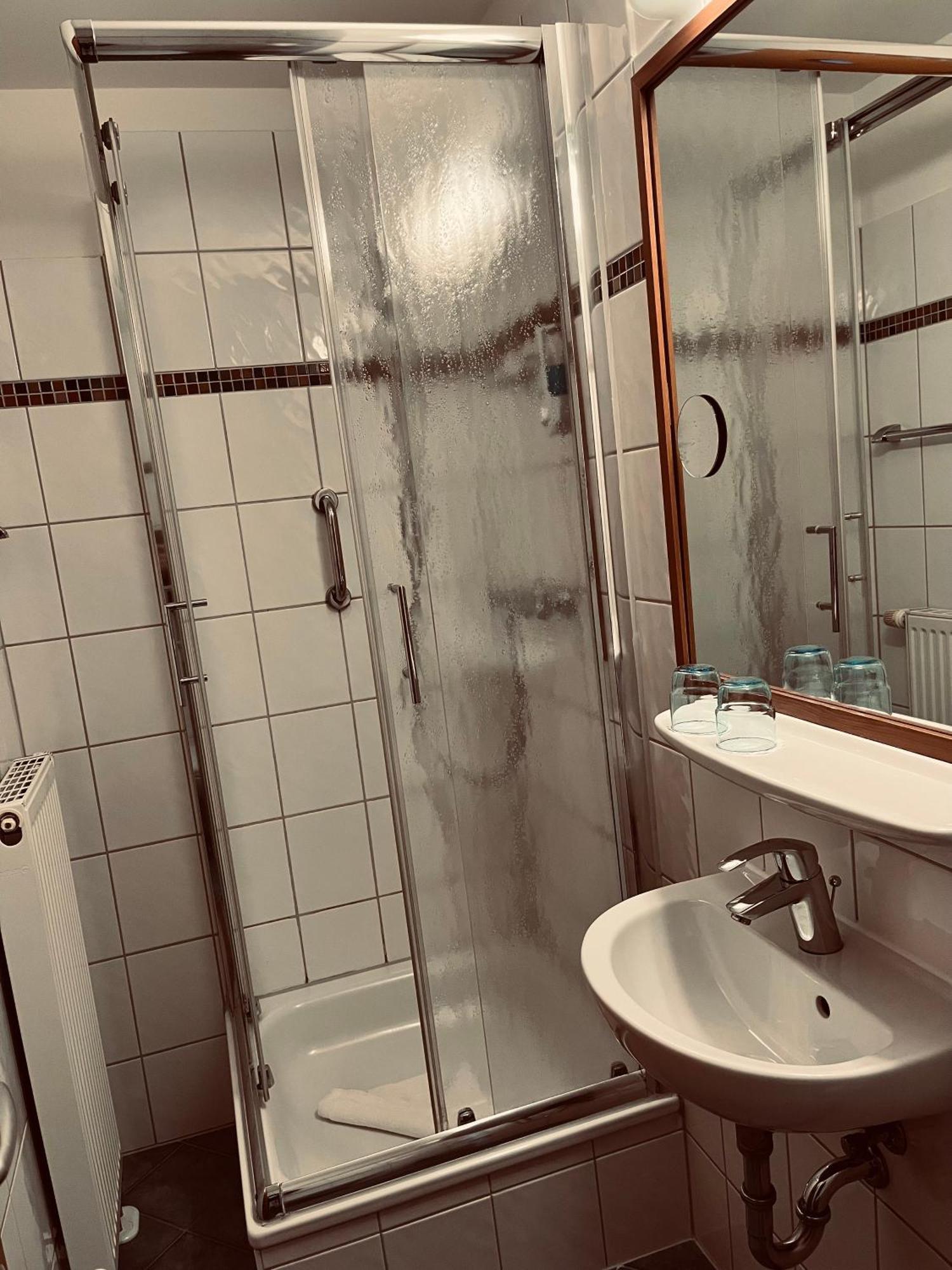 שטראלסונד Hiddenseer Hotel מראה חיצוני תמונה