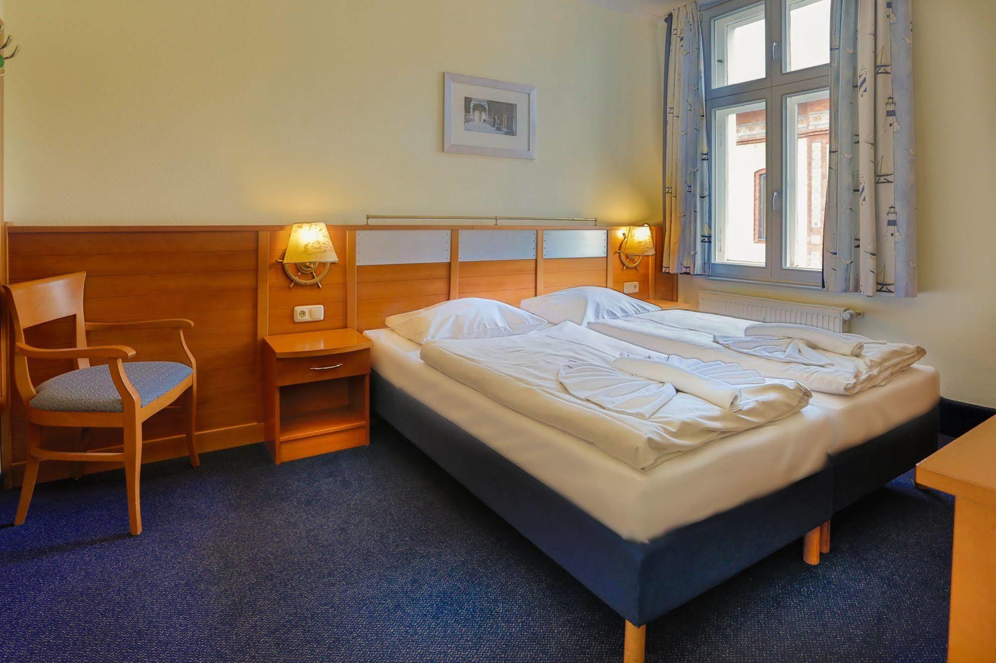 שטראלסונד Hiddenseer Hotel מראה חיצוני תמונה