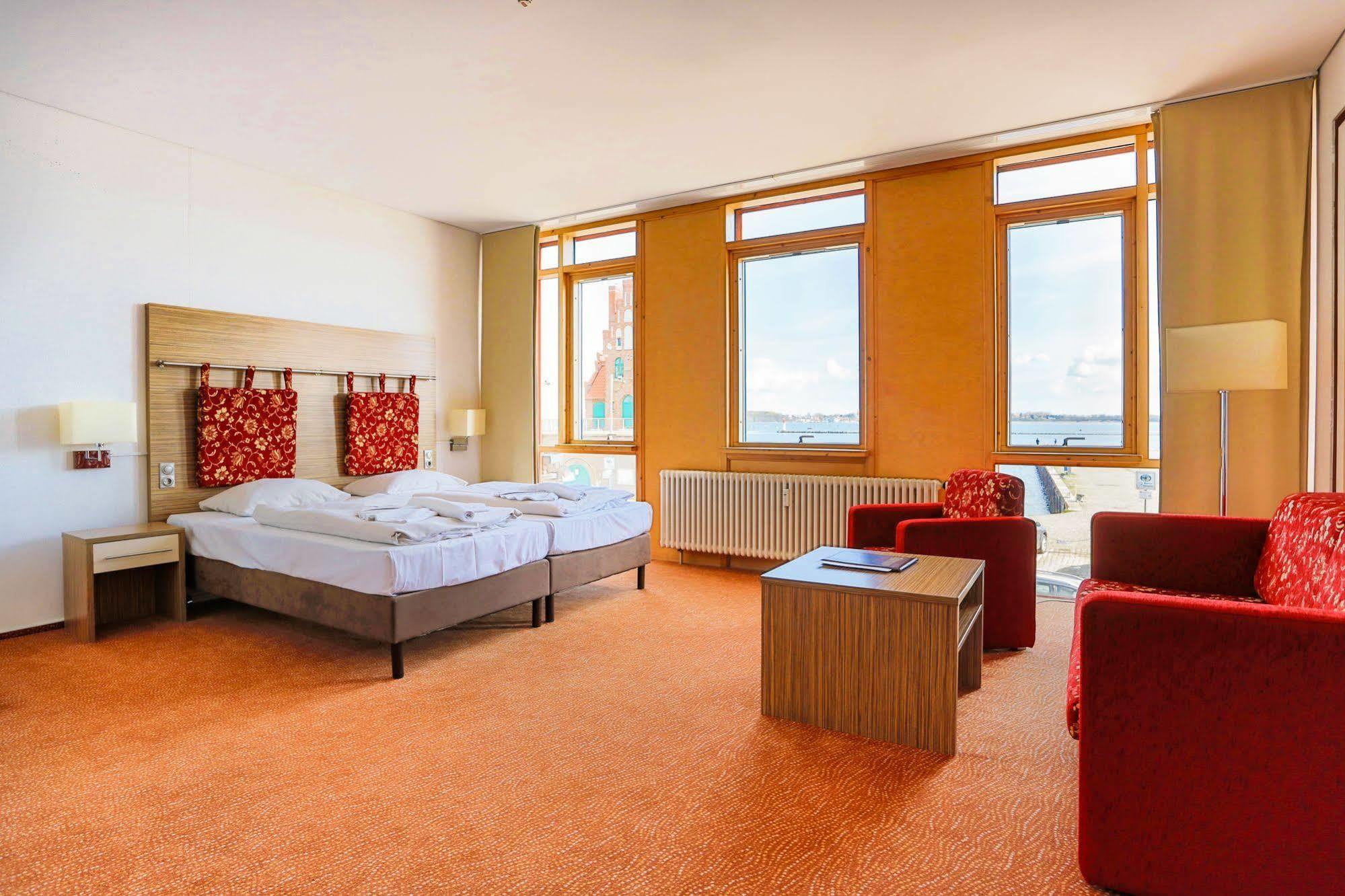 שטראלסונד Hiddenseer Hotel מראה חיצוני תמונה