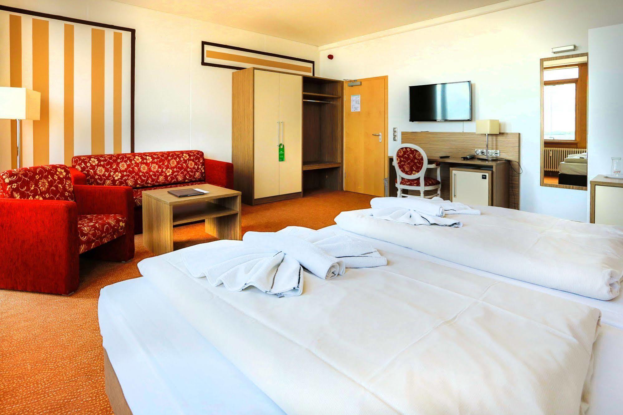 שטראלסונד Hiddenseer Hotel מראה חיצוני תמונה